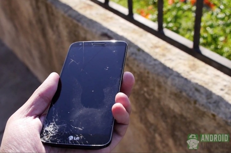 تماشا کنید: تست سقوط LG G2
