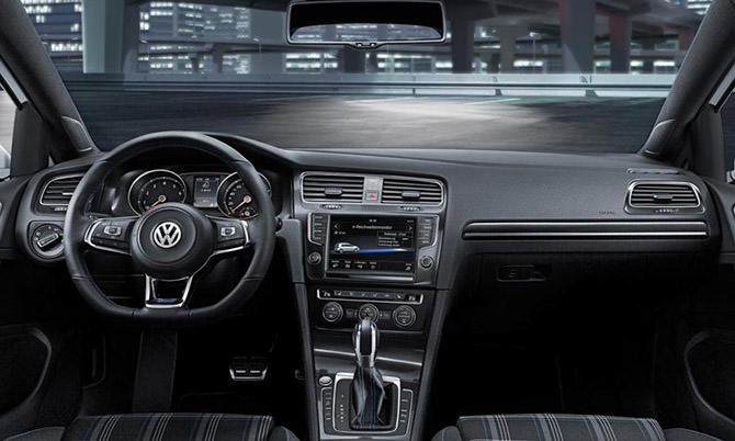 Volkswagen-Golf-GTE-plug-in-hybrid-interior
