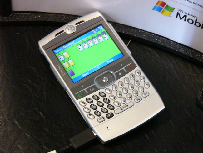 Motorola-Q-2005-Windows-Mobile-flagship