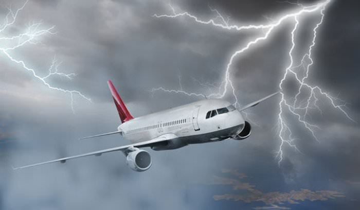 plane-lightning