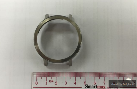 Leaked images of the Motorola Moto 360 sequel and the casing for the timepiece 1